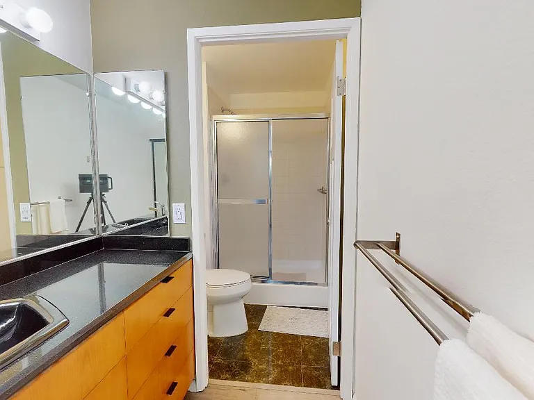 600 W 9th St #914 — Photo 27
