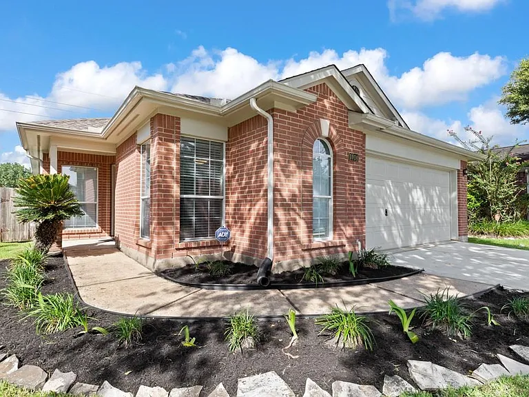 1014 Cavern Brook Ln — Photo 2