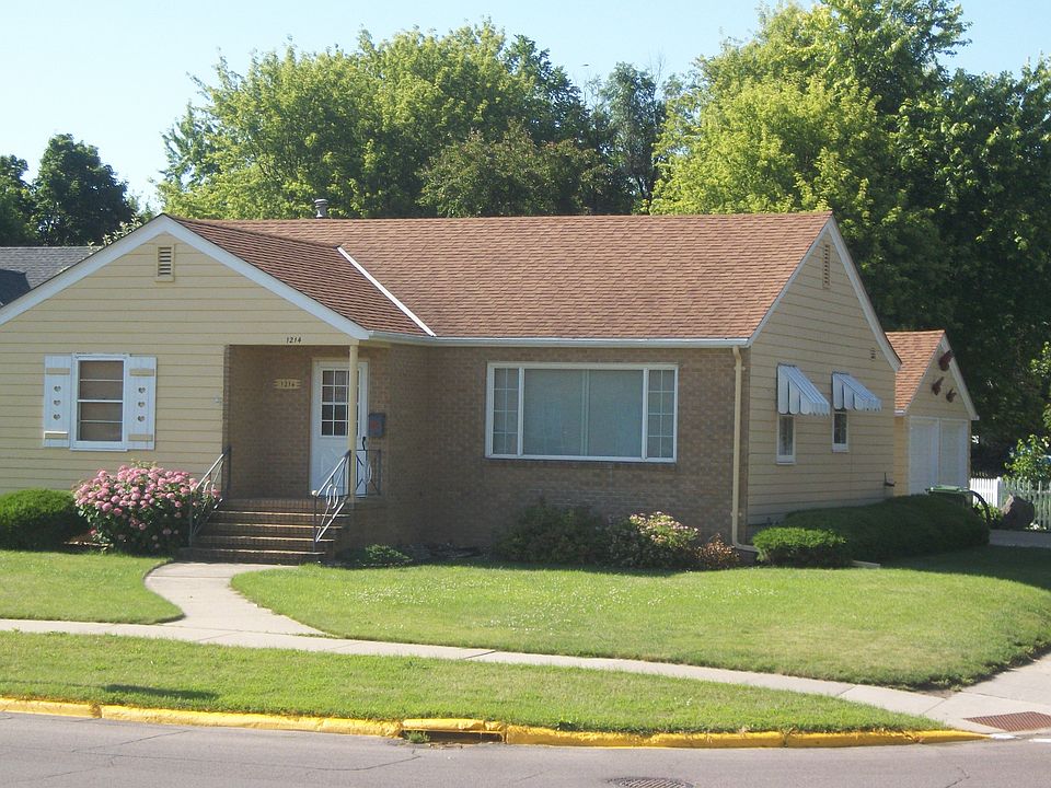 1st image of 1214 Clary St