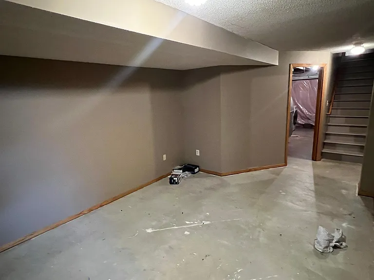 607 James St NE — Photo 16
