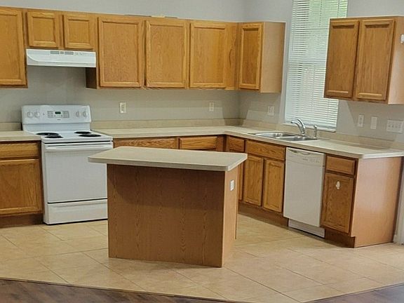 4th image of 2225 Sweet Holly Ln