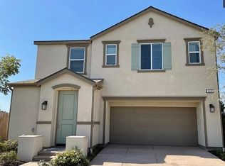 616 Amanecer Ave, Clovis, CA 93619