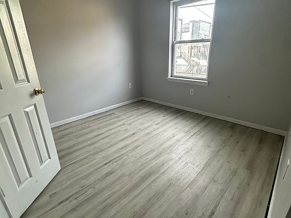 4th image of 151 7th St #B