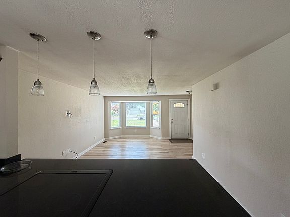 4th image of 3102 59th Ave NE