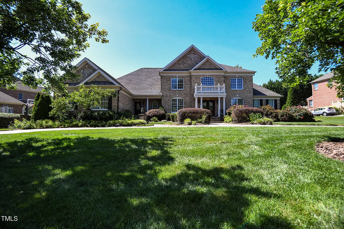 Building Photo - 9308 Club Hill Dr