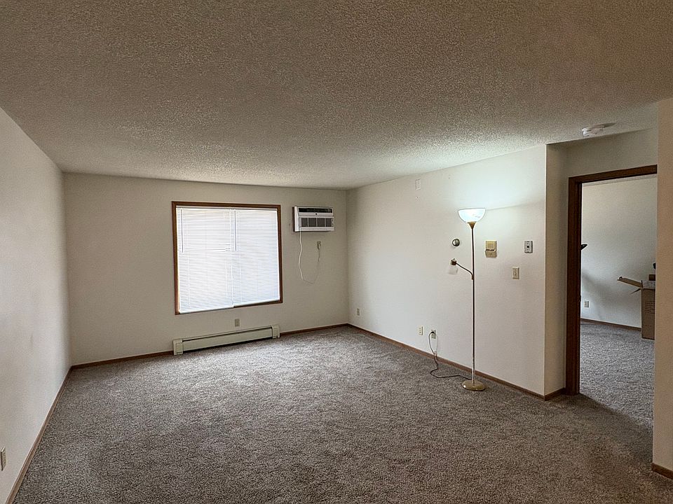 0. Spacious Bright Living room