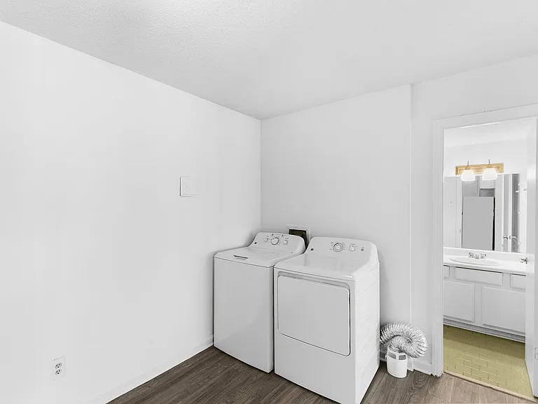 Cedar South — Photo 15