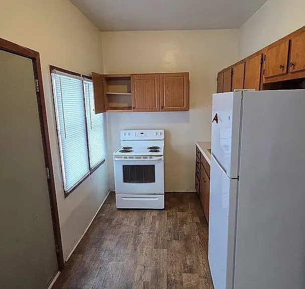 114 E 8th St #3 — Photo 2
