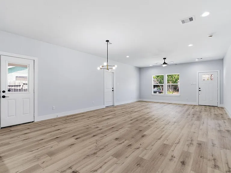 7040 Kinney St — Photo 14