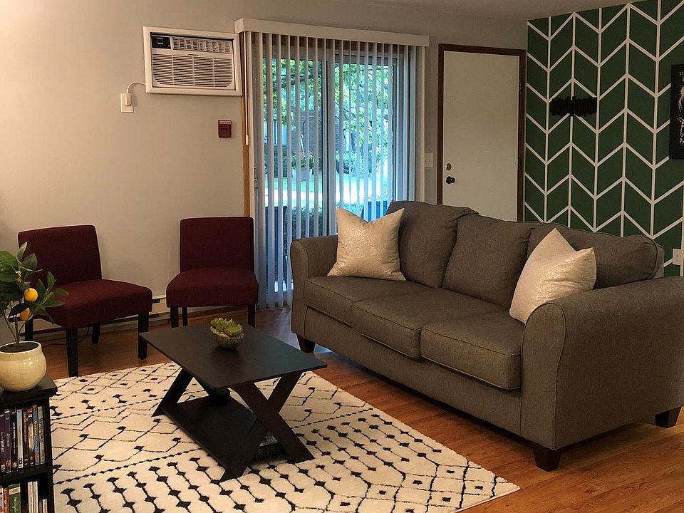 Coachlight Village Apartments New Berlin, WI Zillow