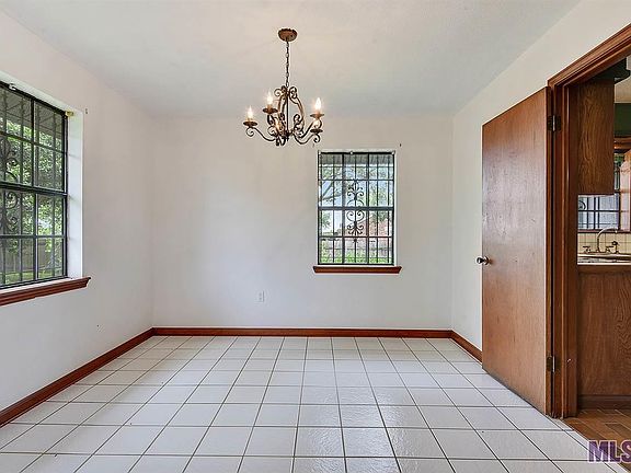 5th image of 2460 N Bank Ln