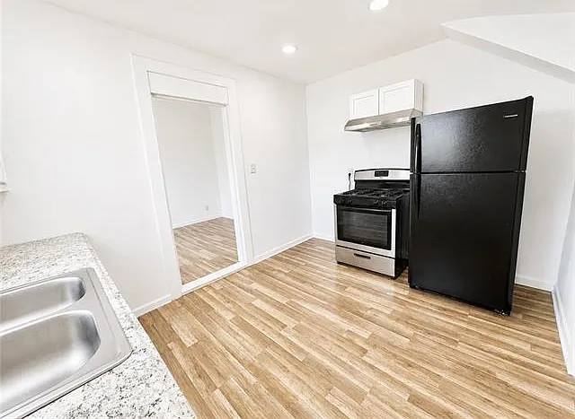 433 Homer St — Photo 8