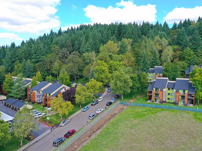 Squires Court Apartments — Photo 15