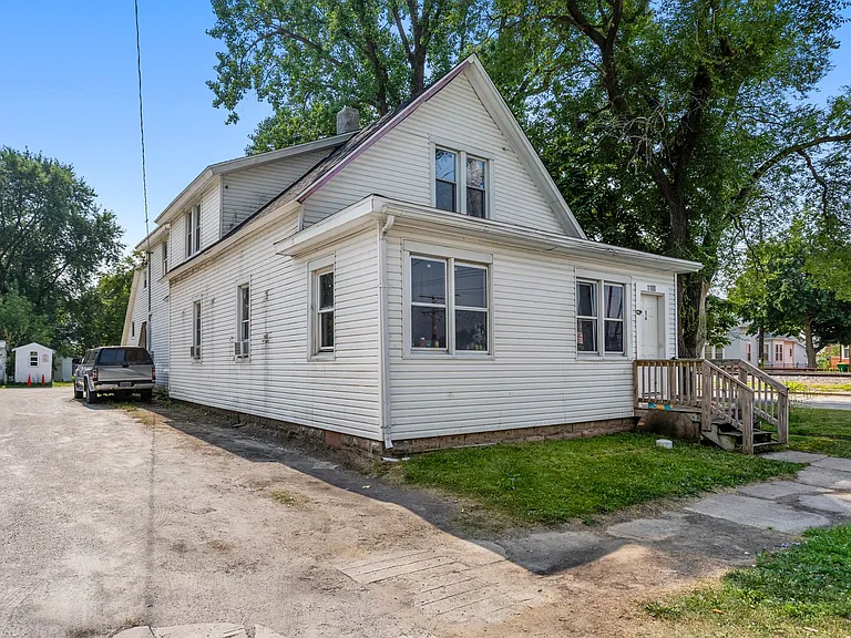 1100 N Van Buren St — Photo 7