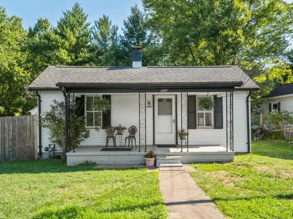 1507 A St, Waynesboro, VA 22980