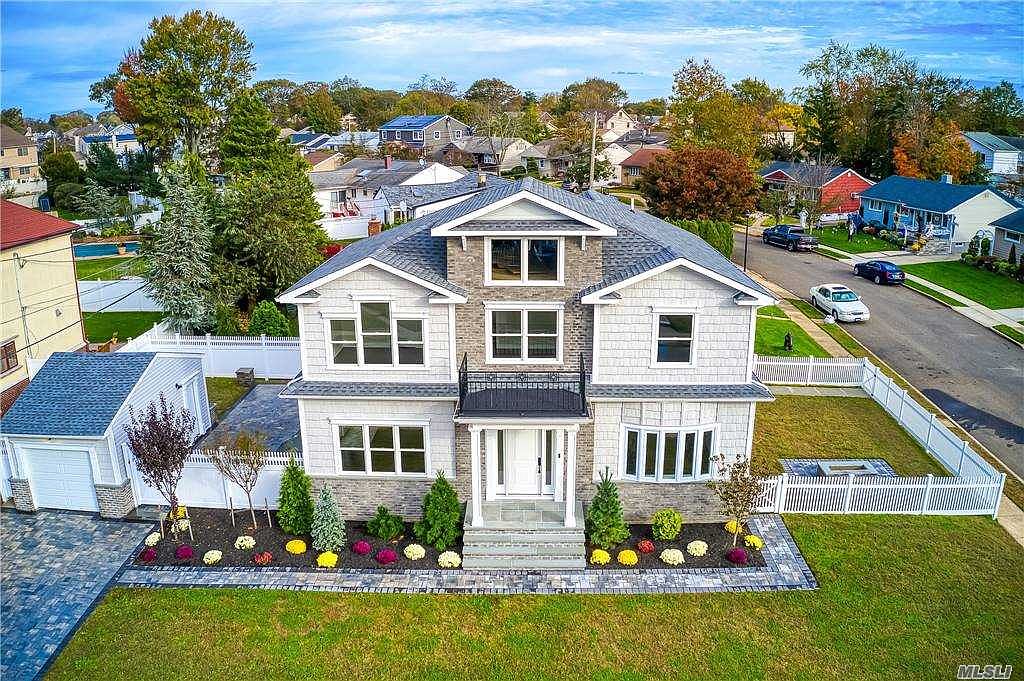 547 Hewlett St Franklin Square Ny 11010 Zillow