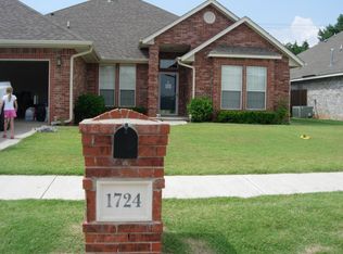 1724 Fawn Valley Ln, Edmond, OK 73003