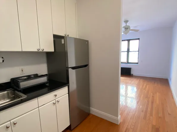 312 West 23rd Street image 1 of 5