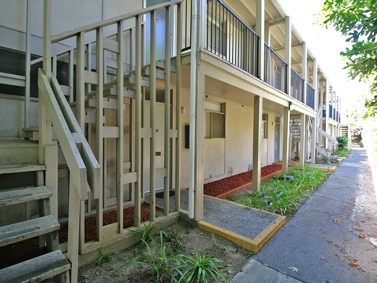 477 S El Molino Ave #5 — Photo 13