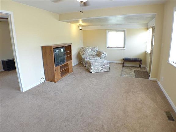3rd image of 2550 Ome Ave