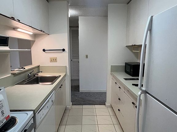 3rd image of 920 Ward Ave APT 7H