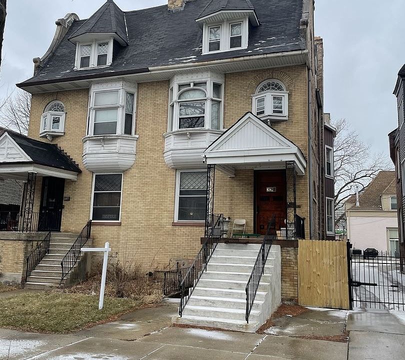 1st image of 438 E Oakwood Blvd