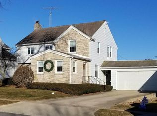 121 W Benton Ave, Stockton, IL 61085