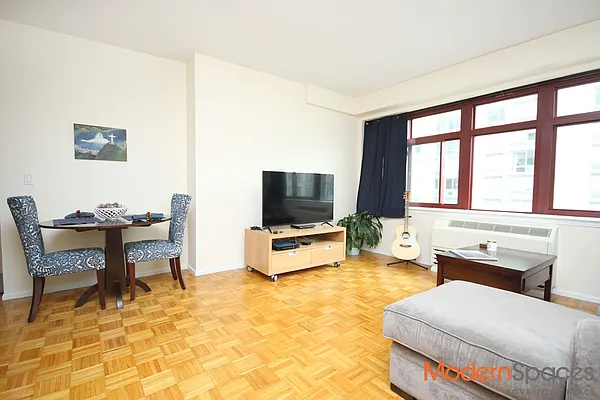 Rented by Modern Spaces | media 11