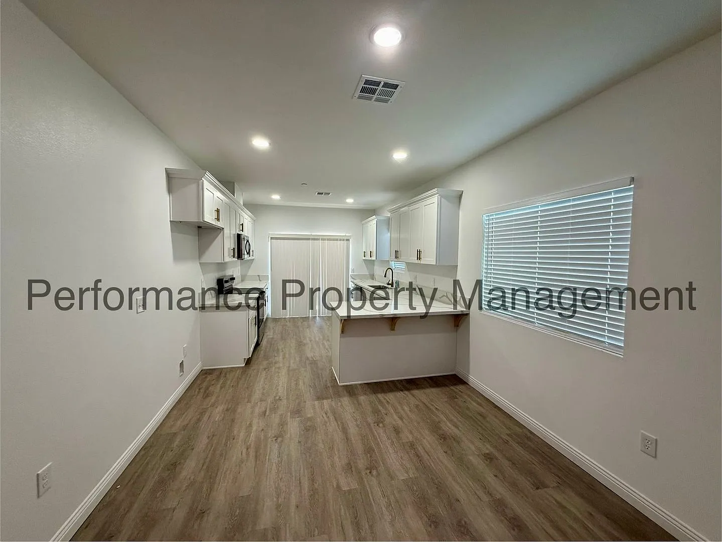 Modern 4 Bed/2 Bath E Bakersfield Home w/ RBP & Security Deposit Alternative Option — Photo 4