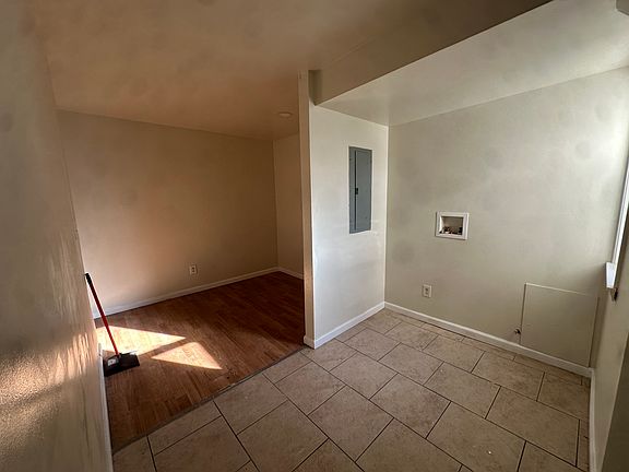 2nd image of 528 W Cambria St #2