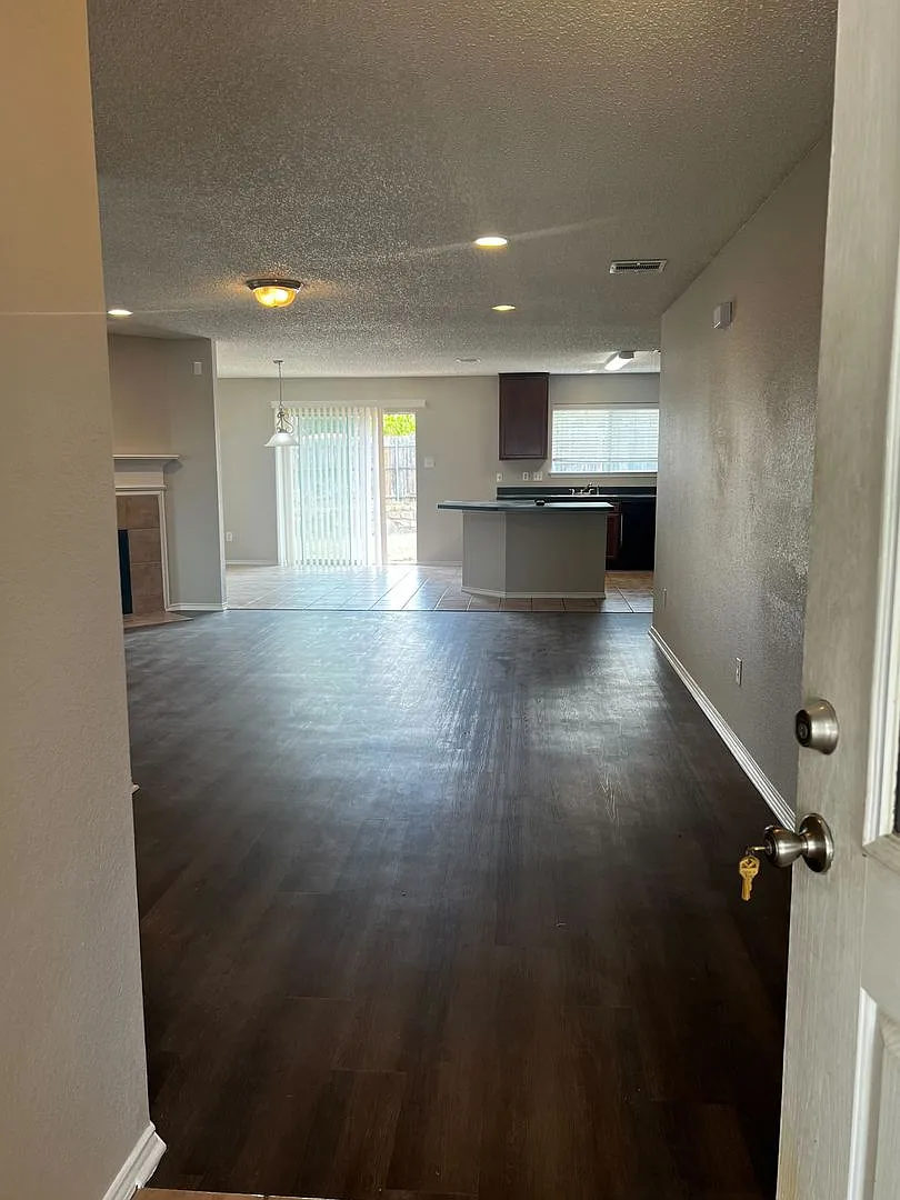 1601 Hedgewood Trail, Fort Worth, Texas 76112 — Photo 2