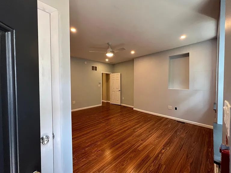129 Pemberton St — Photo 3