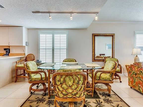 4th image of 17140 Gulf Blvd #510