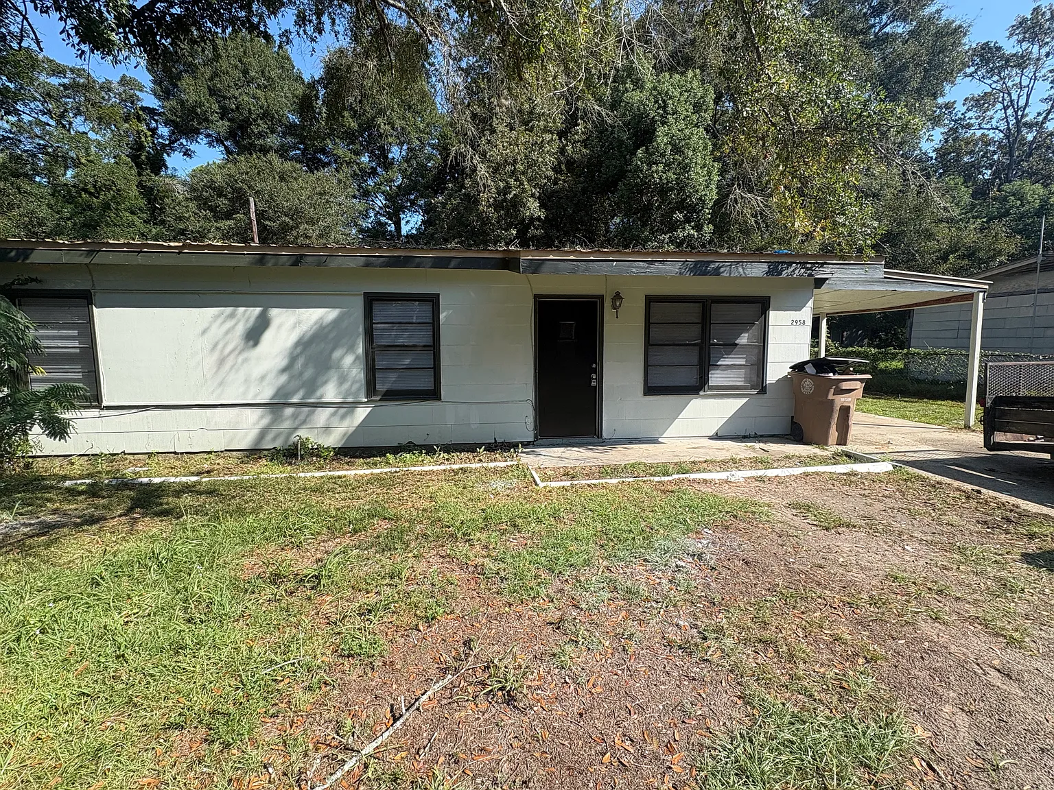 3 bed, 1000 sqft, $1,100 — Photo 2