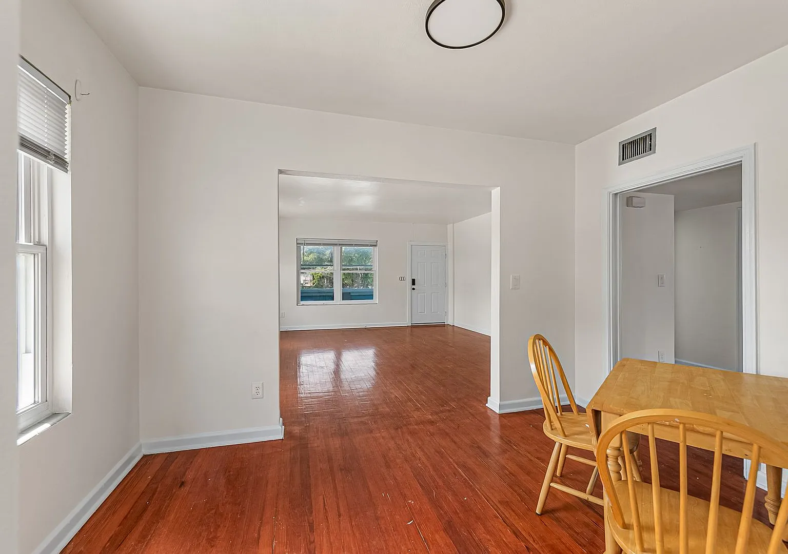 1008 strawbridge upstairs — Photo 4