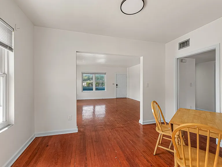 1008 Strawbridge — Photo 4