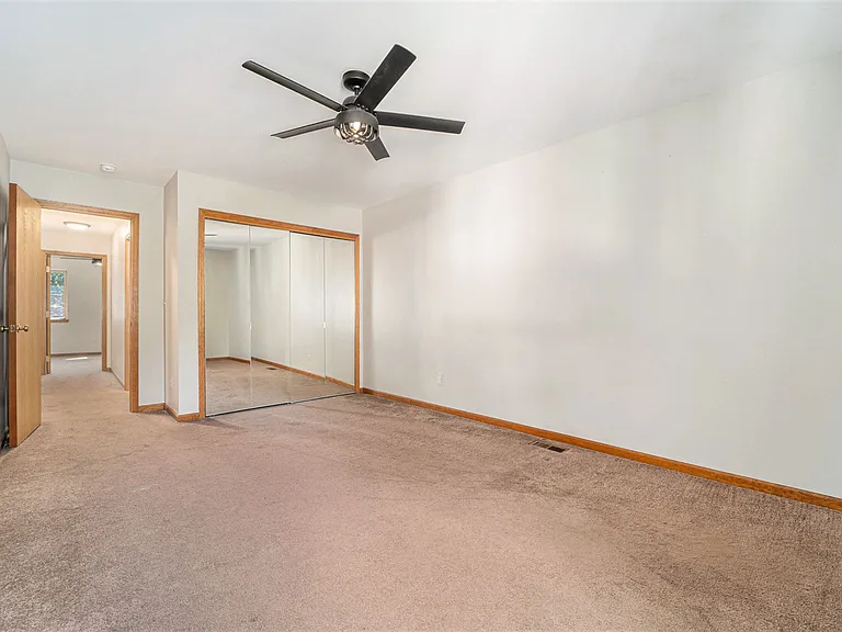 896 Saint Clair St — Photo 17