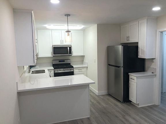 3rd image of 641 N Orange Grove Blvd #10