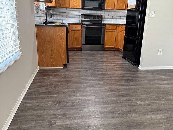 3rd image of 8283 Sirius St