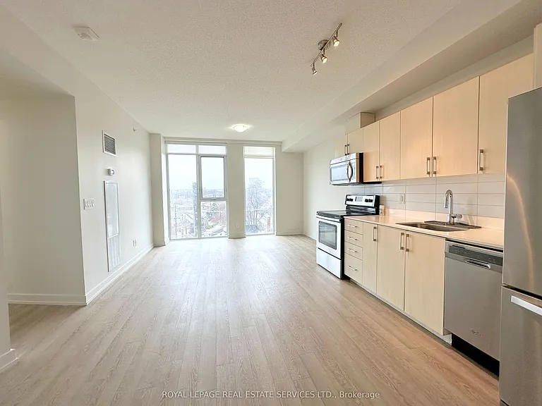 763 Woodbine Ave #404 — Photo 2
