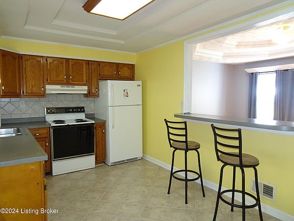 5th image of 11811 Pond Creek Dr