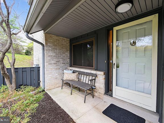 2nd image of 529 Foxwood Ln #529