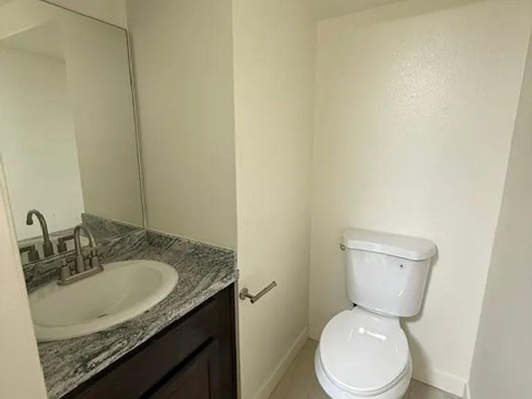 220 Bruce St #C — Photo 15