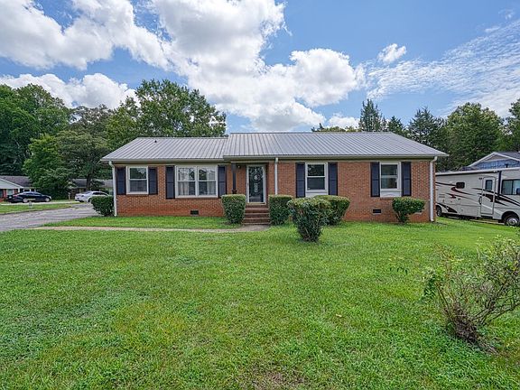 2nd image of 411 Vanderbilt Rd