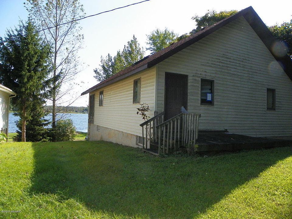 1st image of 11063 Crooked Lake Dr NE
