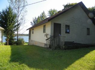 11063 Crooked Lake Dr NE, Rockford, MI 49341