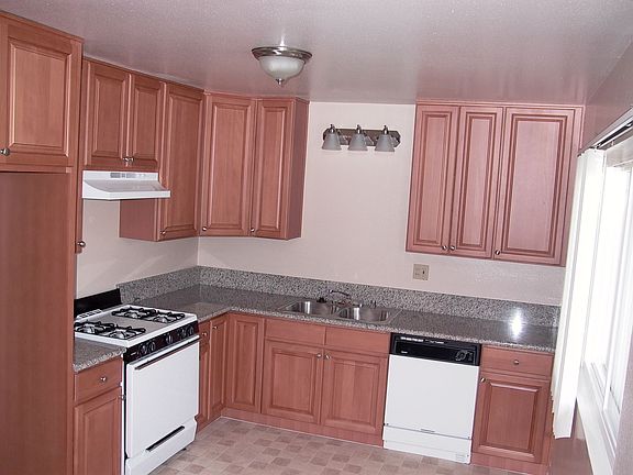 3rd image of 423 W Bay St APT 10
