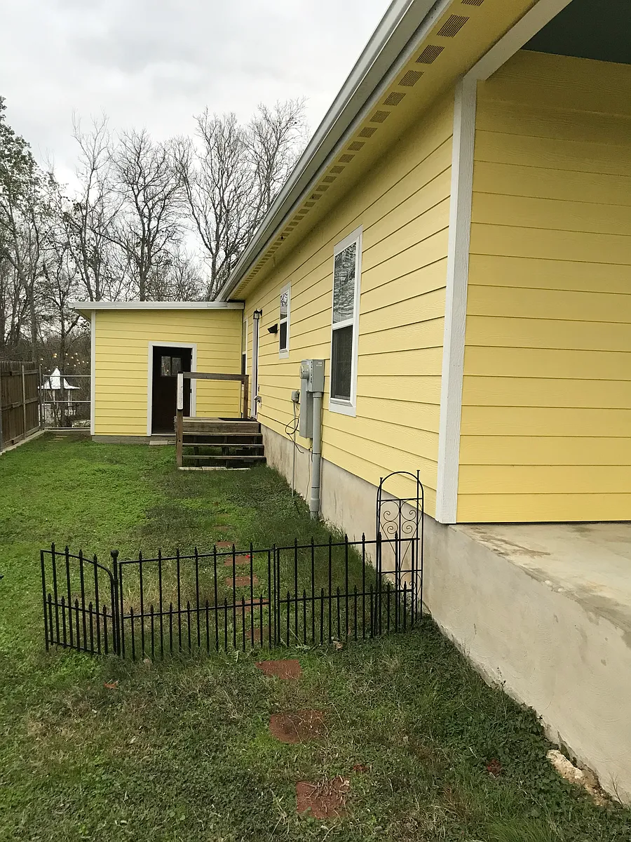 Building Photo - 204 Jasper Ln