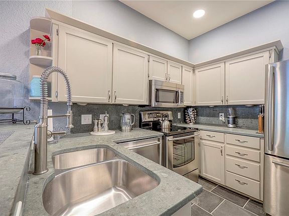 5th image of 1111 W 46th St APT 35