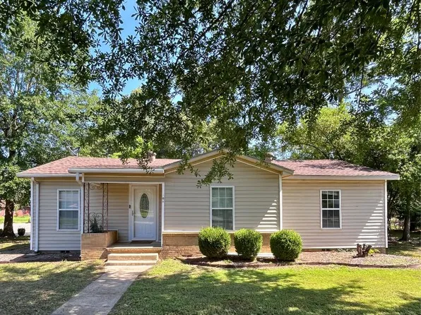 201 Redbud Ln, Mount Pleasant, TX 75455